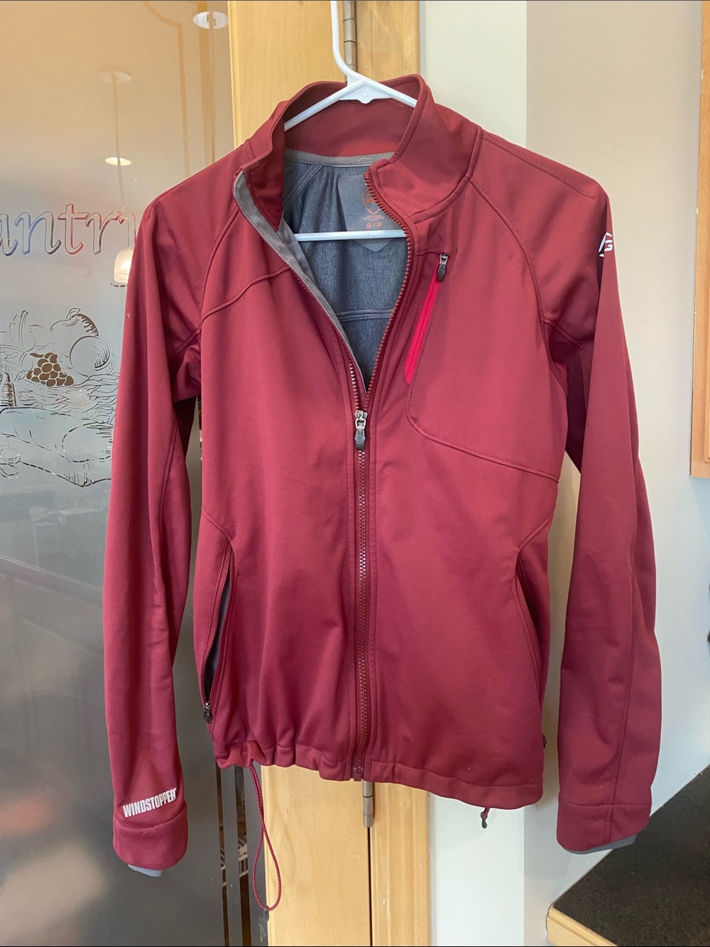 Women’s Wind-Resistant Burgundy Softshell Jacket
